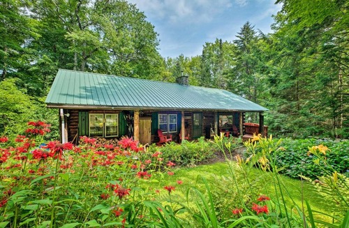 Wilmington House | Private Wooded Cabin: 7 Mi to Mount Snow!