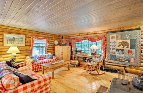 Wilmington House | Private Wooded Cabin: 7 Mi to Mount Snow!
