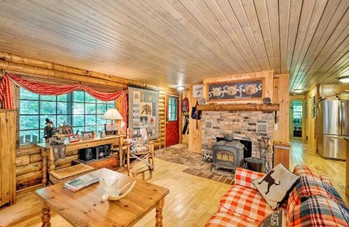 Wilmington House | Private Wooded Cabin: 7 Mi to Mount Snow!