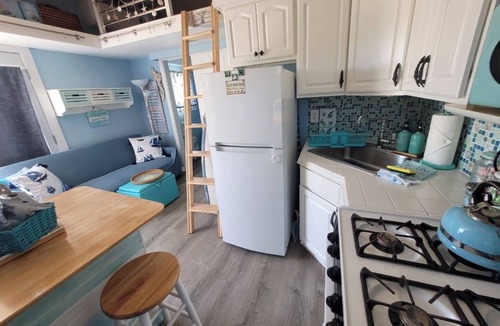 Provincetown Cottage | PTown Carnival 17-19 Aug!Outdoor shower,parking,two decks, pool, steps to beach.
