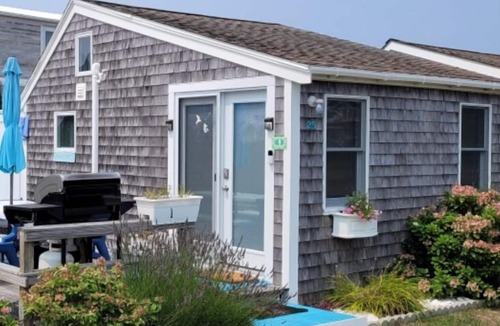Provincetown Cottage | PTown Carnival 17-19 Aug!Outdoor shower,parking,two decks, pool, steps to beach.