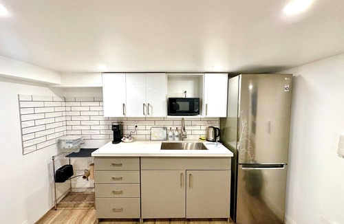 Rosemount House | Pvt Studio near Fairway Mall & Waterloo Airport. Downtown in few minutes
