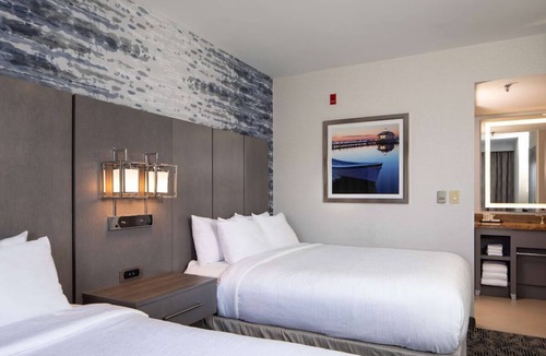 Stroudwater Hotel | PWM Airport 2 Queens Room Breakfast, Pool & Gym