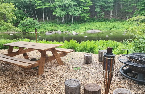 Frankfort RV Rental | Quaint 1-bedroom Bell Tent in charming Frankfort, ME perfect for nature lovers.