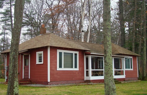 Holderness Cottage | Quaint Cottage With Gorgeous Views