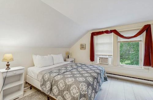 Bar Harbor House | Quaint Family-Friendly Cottage Near Main Street w/Free WiFi and Partial A/C