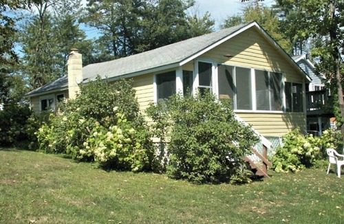 Poultney Cottage | Quaint, friendly cottage with lakefront location & water views