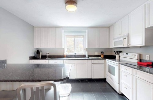 Katama House | Quaint home w/large backyard, outdoor shower & private grill near Katama Bay