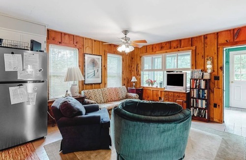 Poultney Cottage | Quaint lakefront home with great views & full kitchen