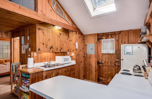 Moultonborough House | Quaint Log Cabin on Lake Kanasatka with shared beach
