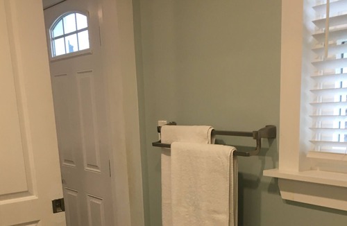 Isle of Springs Apartment | Quaint one-bedroom suite