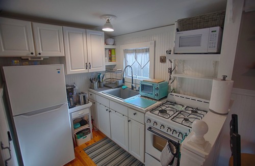 West Yarmouth Cottage | Quaint Private Cozy Cottage with Large Outdoor Cedar Shower