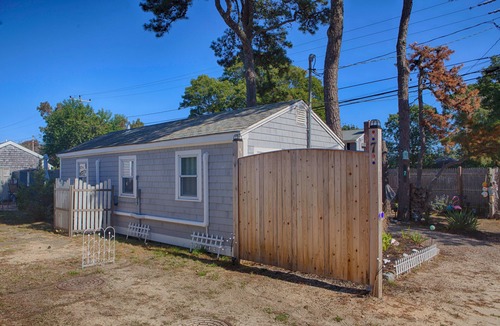 West Yarmouth Cottage | Quaint Private Cozy Cottage with Large Outdoor Cedar Shower