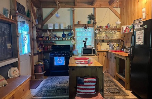 Mount Holly Cabin | Quaint, relaxing and cozy Cabin for your getaway!