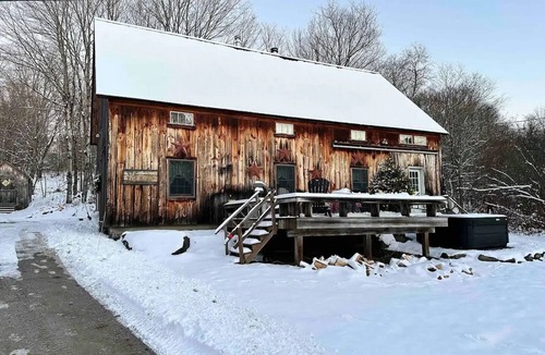 Mount Holly Cabin | Quaint, relaxing and cozy Cabin for your getaway!