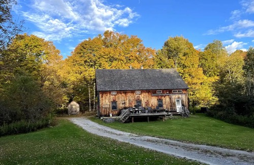 Mount Holly Cabin | Quaint, relaxing and cozy Cabin for your getaway!