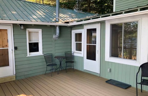 Kents Hill Cottage | Quaint & rustic 2-bedroom camp on Echo Lake