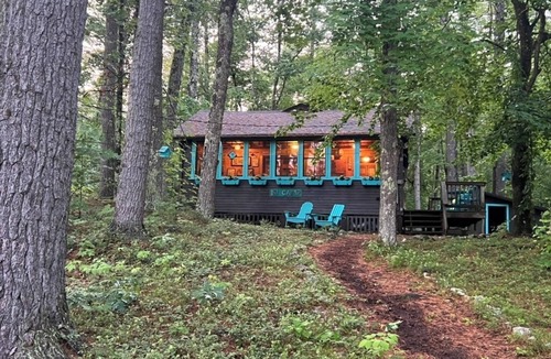 West Newfield Cottage | Quaint Summer Vacation Home on Beautiful Balch Lake