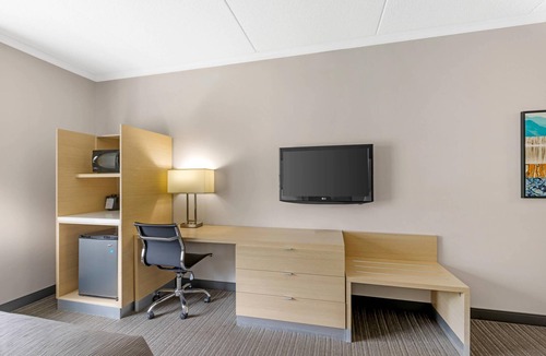 Clearview Hotel | Quality Inn and Suites Oakville-Mississauga