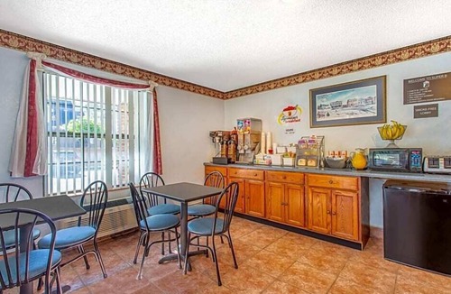 Lee Hotel | Quality Inn Lee - Lenox South