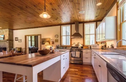 Hartford House | Quechee House: Hot tub, Sauna & Mountain Views