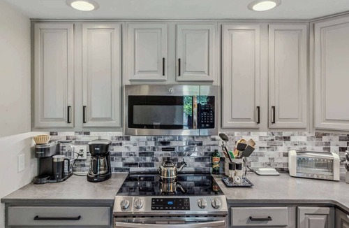 West Hartford House | Quechee House with Hot Tub, Game Room & Golf Views