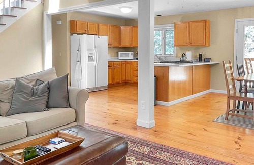 Quechee House | Quechee Lakes NEW L ISTING