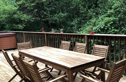 Quechee House | Quechee Lakes NEW L ISTING