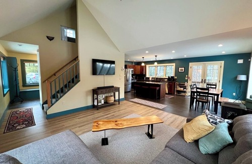 Quechee House | Quechee retreat near Gorge & Ski