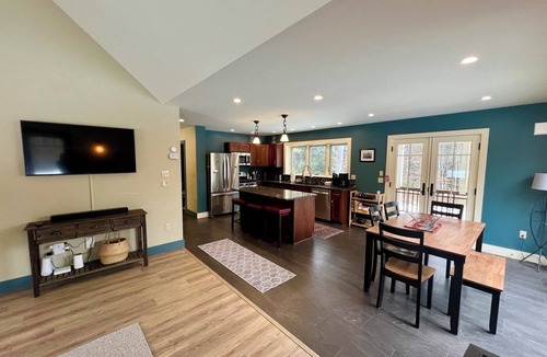 Quechee House | Quechee retreat near Gorge & Ski