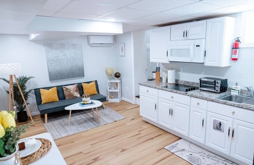 Mount Pleasant Apartment | -Queen+Sofa Bed-“Modern/Cozy/Lovely” Casita CoNeJo