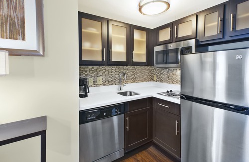 Mayfield Heights Apartment | Queen Studio | 24-Hour Business Center, Fitness Center + Free Daily Breakfast