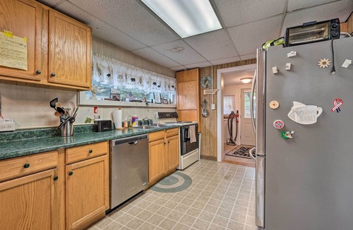 Queensbury Cabin | Queensbury Lake House w/Private Dock Access!