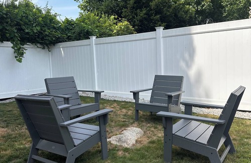 Wareham Cottage | Quick walk to private beach from this brand new 3-bedroom cottage