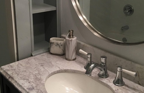 Rockland Apartment | Quiet 2nd floor singles apt. with separate entrance. Walk downtown