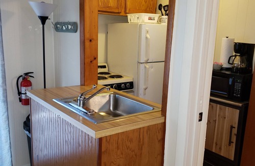 West Belmar House | Quiet 500sf Private Cottage in Belmar Kids & Pets