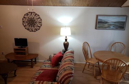 West Belmar Apartment | Quiet 500sf Private Cottage in Belmar Kids & Pets