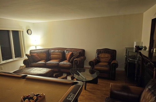 Dunwoodie House | Quiet apartment with balcony parking walking distance to church and cross county