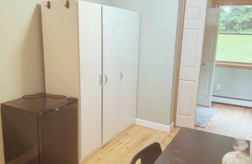 Hamden House | Quiet Cozy Stay Spacious Home Near Beach & Shops