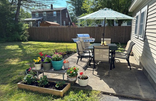 North Deering House | Quiet Family Vacation Home in Portland, Maine 7 minutes to the Old Port