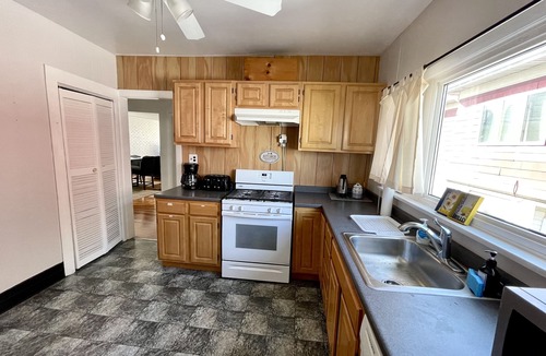 Medford House | Quiet Grand piano Apt near T station towards Boston, TD Garden, and Hospitals.