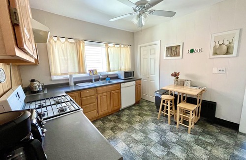 Medford House | Quiet Grand piano Apt near T station towards Boston, TD Garden, and Hospitals.
