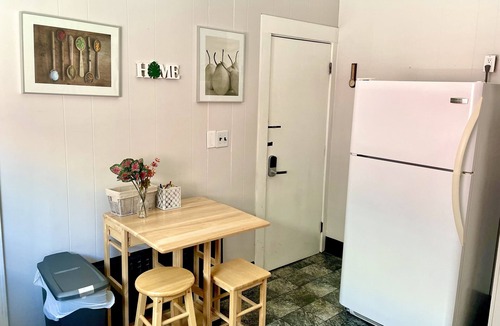 Medford House | Quiet Grand piano Apt near T station towards Boston, TD Garden, and Hospitals.