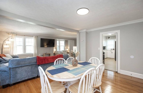 Shaker Heights House | Quiet home in historical neighborhood