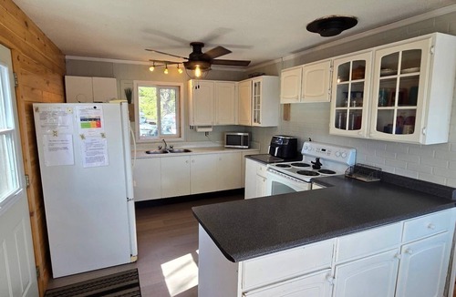 Powassan Cottage | Quiet Lakefront Cottage Retreat | Sleeps 7 | Fishing + Family Getaway