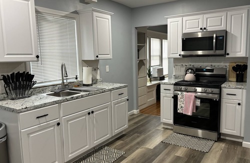 Springfield House | Quiet Neighborhood-5BR near Big E, Mass Mutual, Six flags