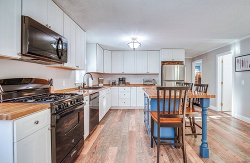 Locke Lake Colony Cottage | Quiet New Hampshire Getaway w/Game Room!