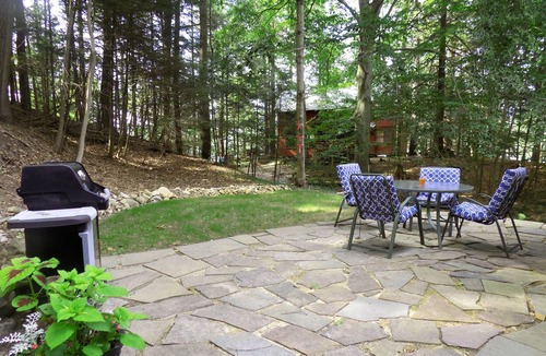 New Marlborough Cottage | Quiet rustic cottage with shared lake access