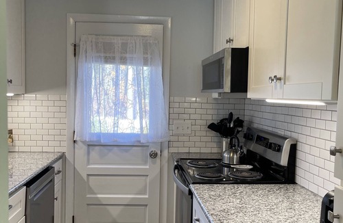 Ellsworth Apartment | quiet, walking distance to downtown Ellsworth,15 miles from Acadia National Park