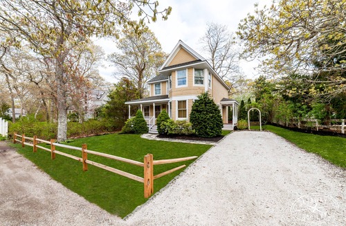 East Chop House | Quintessential MV home near Oak Bluffs, beach & harbor